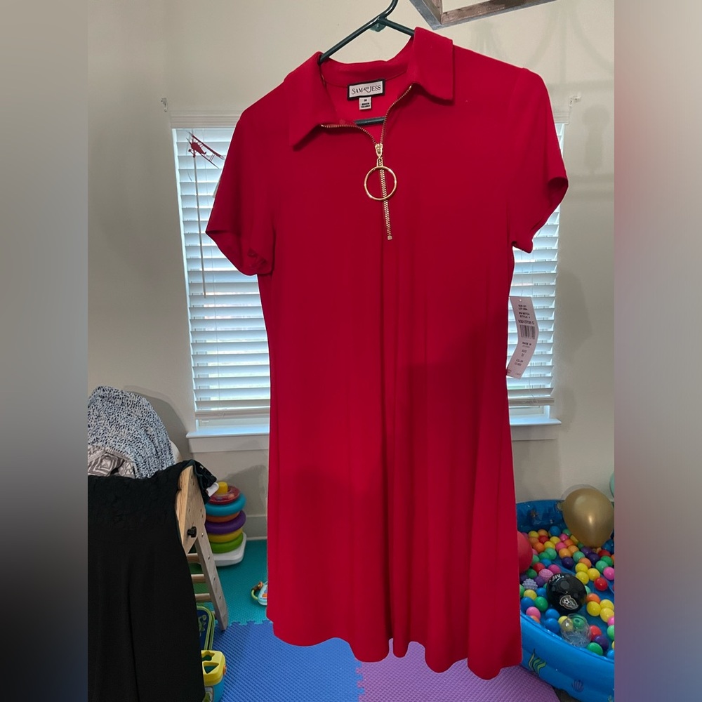 Red short sleeve dress